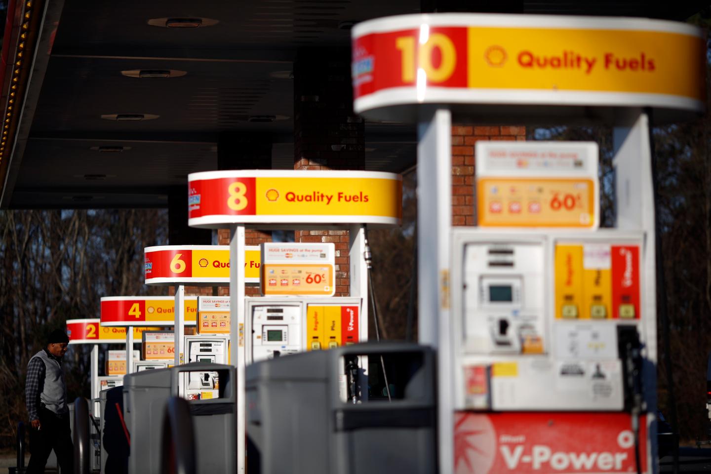 U.S. Cost Of Living Declines Most In 6 Years On Low Fuel Costs