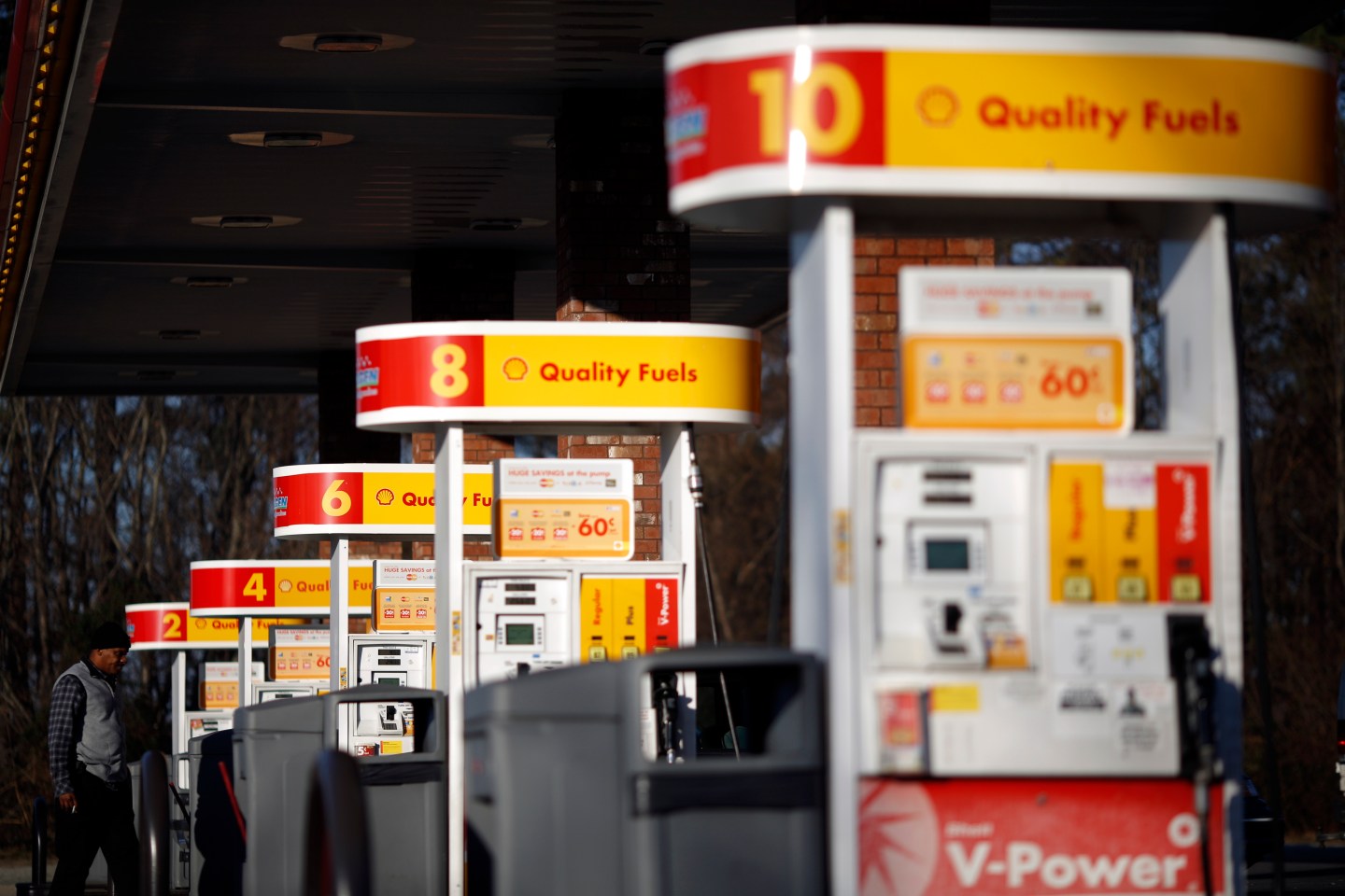 U.S. Cost Of Living Declines Most In 6 Years On Low Fuel Costs