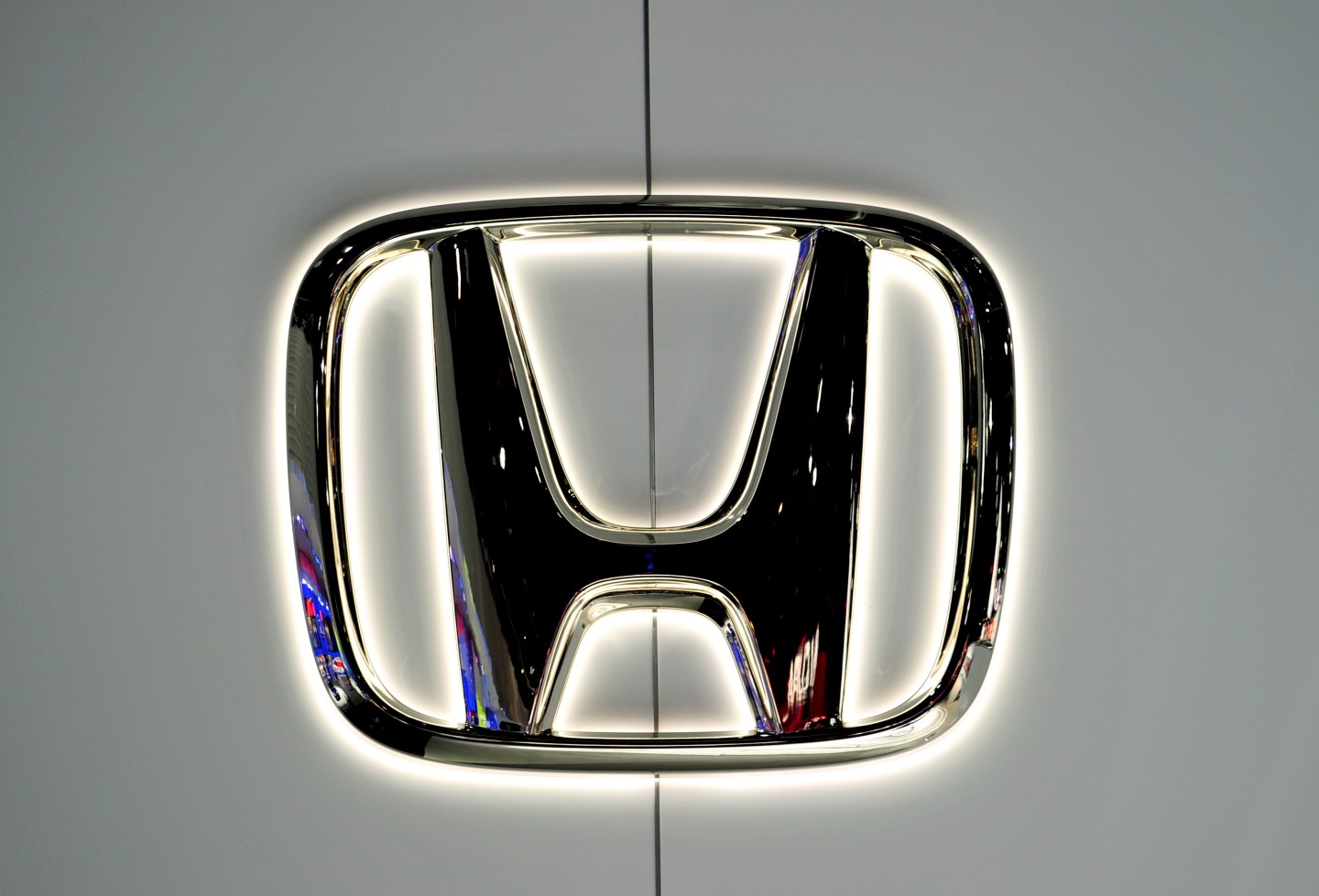 The Honda logo is seen during a press preview at the North American International Auto Show January 14, 2014 in Detroit, Michigan. AFP PHOTO/Stan HONDA (Photo credit should read STAN HONDA/AFP/Getty Images)