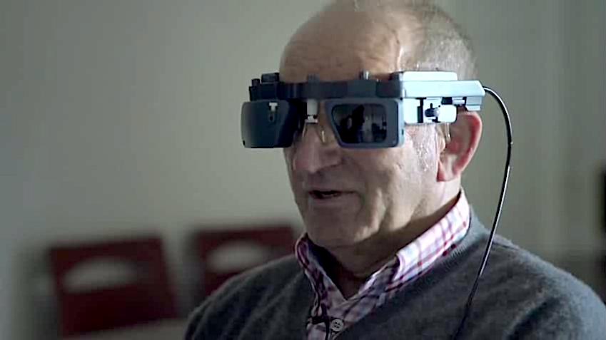 Pixium Vision Iris, patient wearing