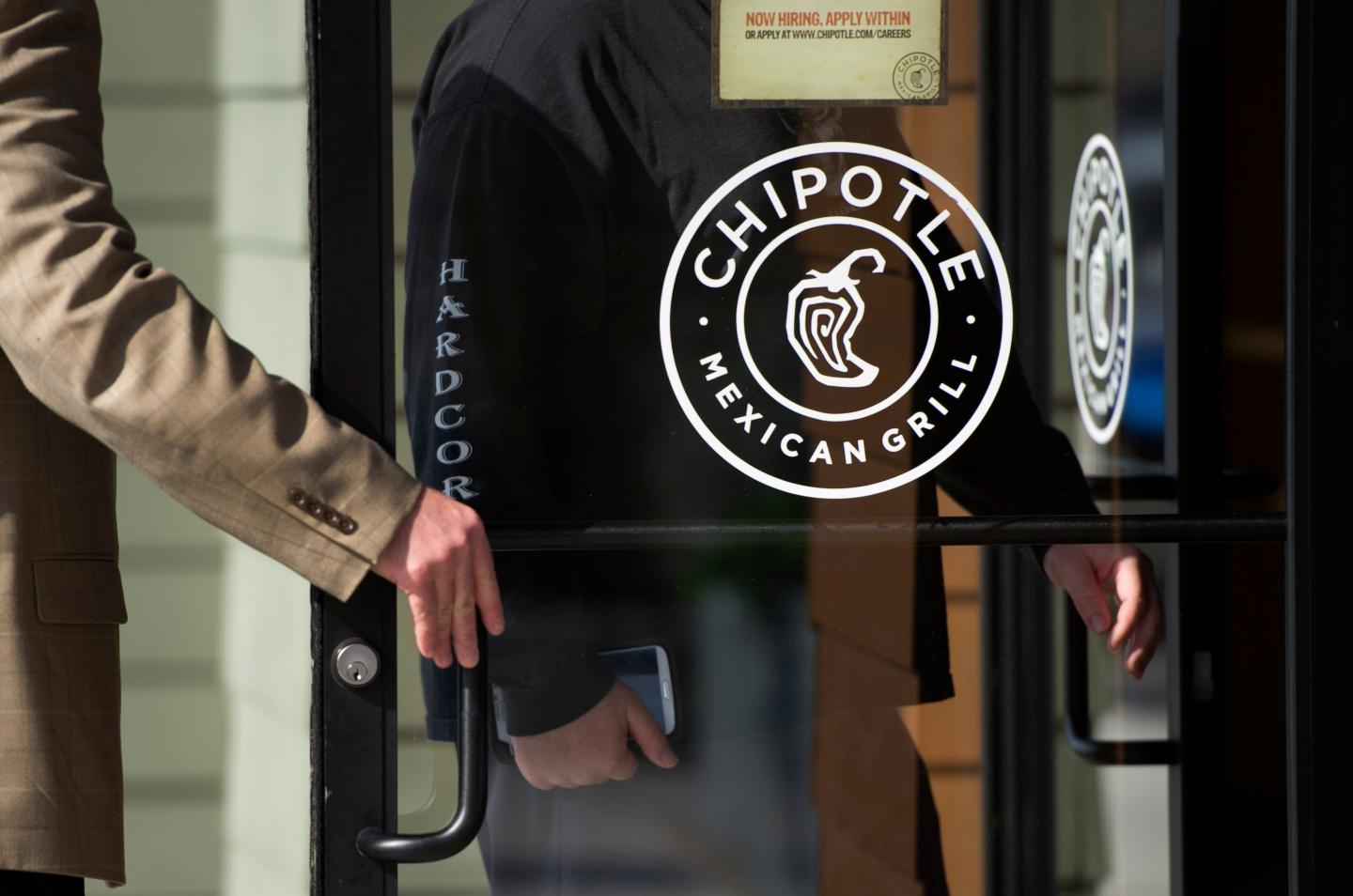 This executive is ditching Starbucks to join Chipotle