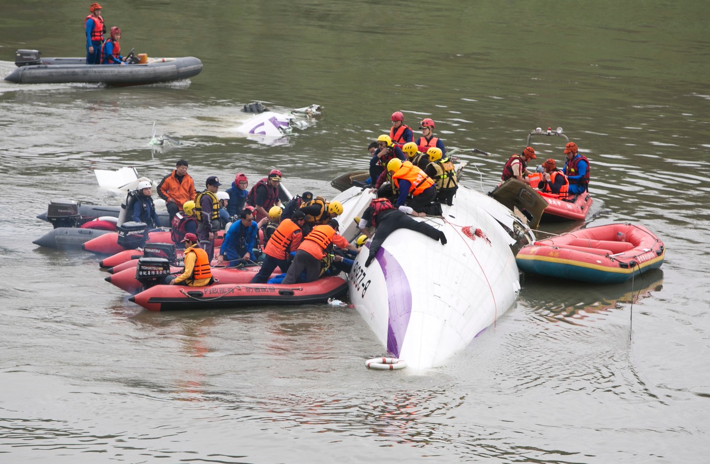 TransAsia Airways Plane Crashes In Taipei
