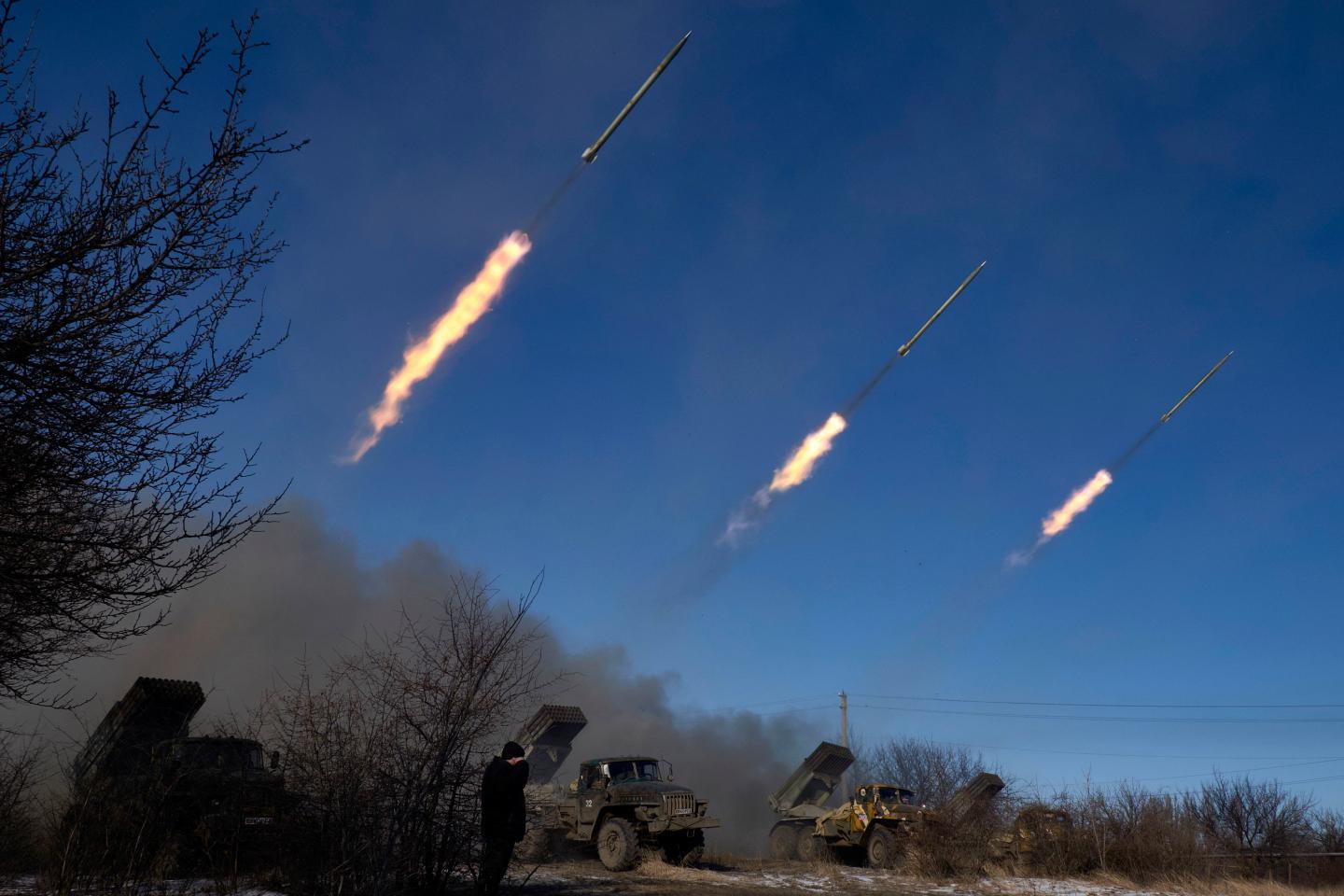 Rebel Fighters Advance On Debaltseve Despite Ceasefire Agreement