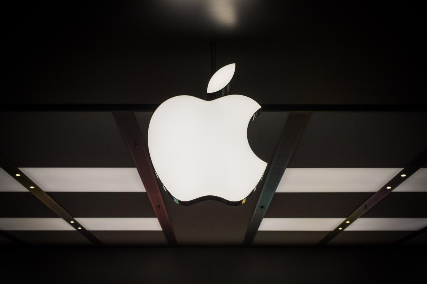 Greece’s fate awaits and Apple aims for an electric car by 2020 — 5 things to know today