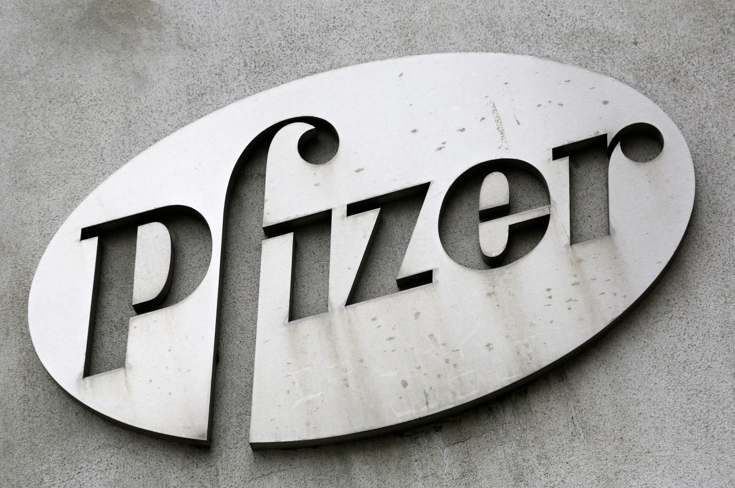 Earns Pfizer