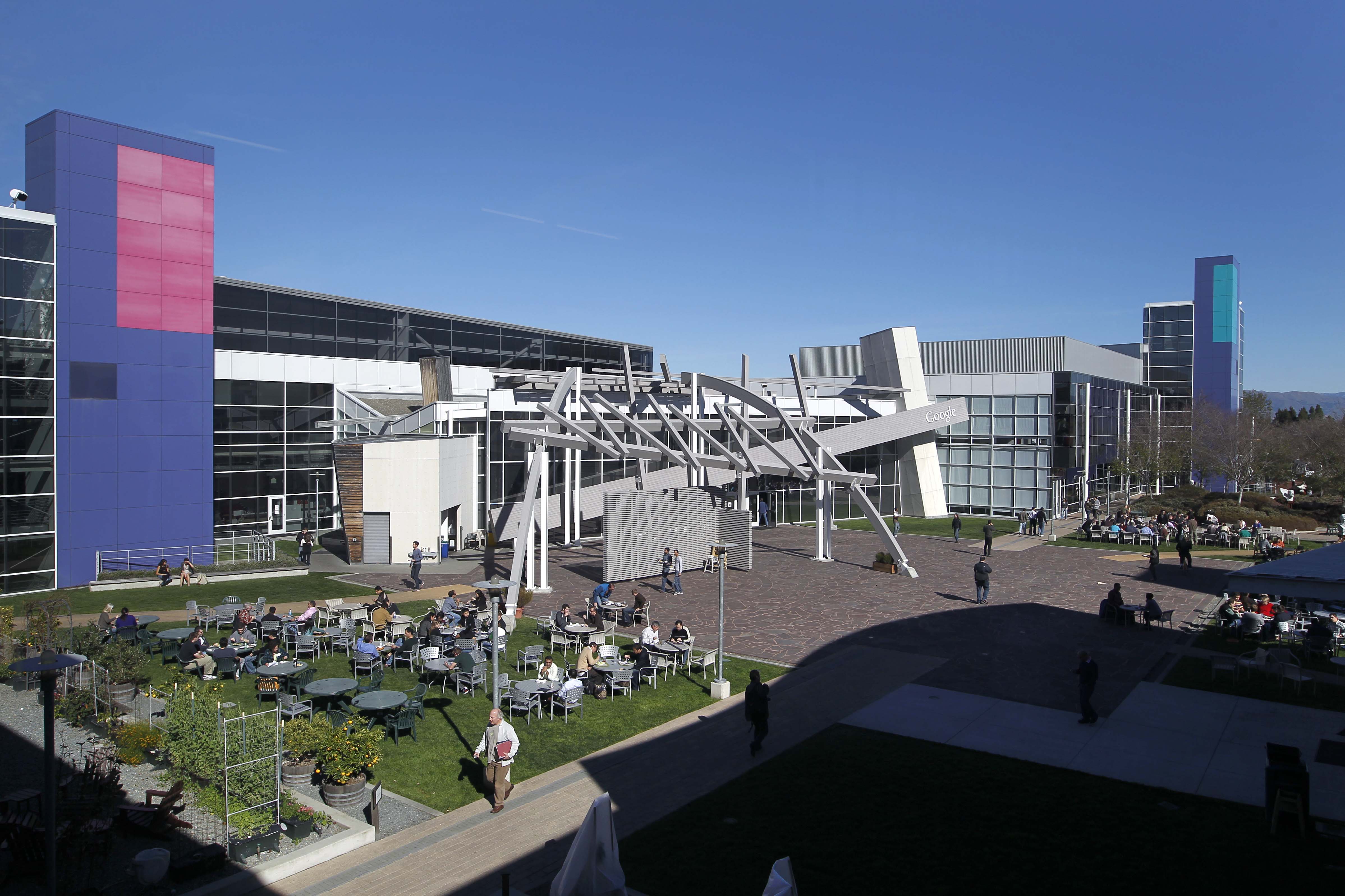 Google Gets Record 75,000 Job Applications In A Week
