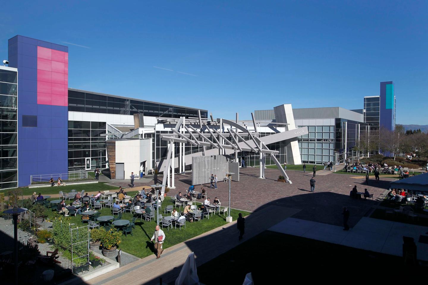 Google Gets Record 75,000 Job Applications In A Week