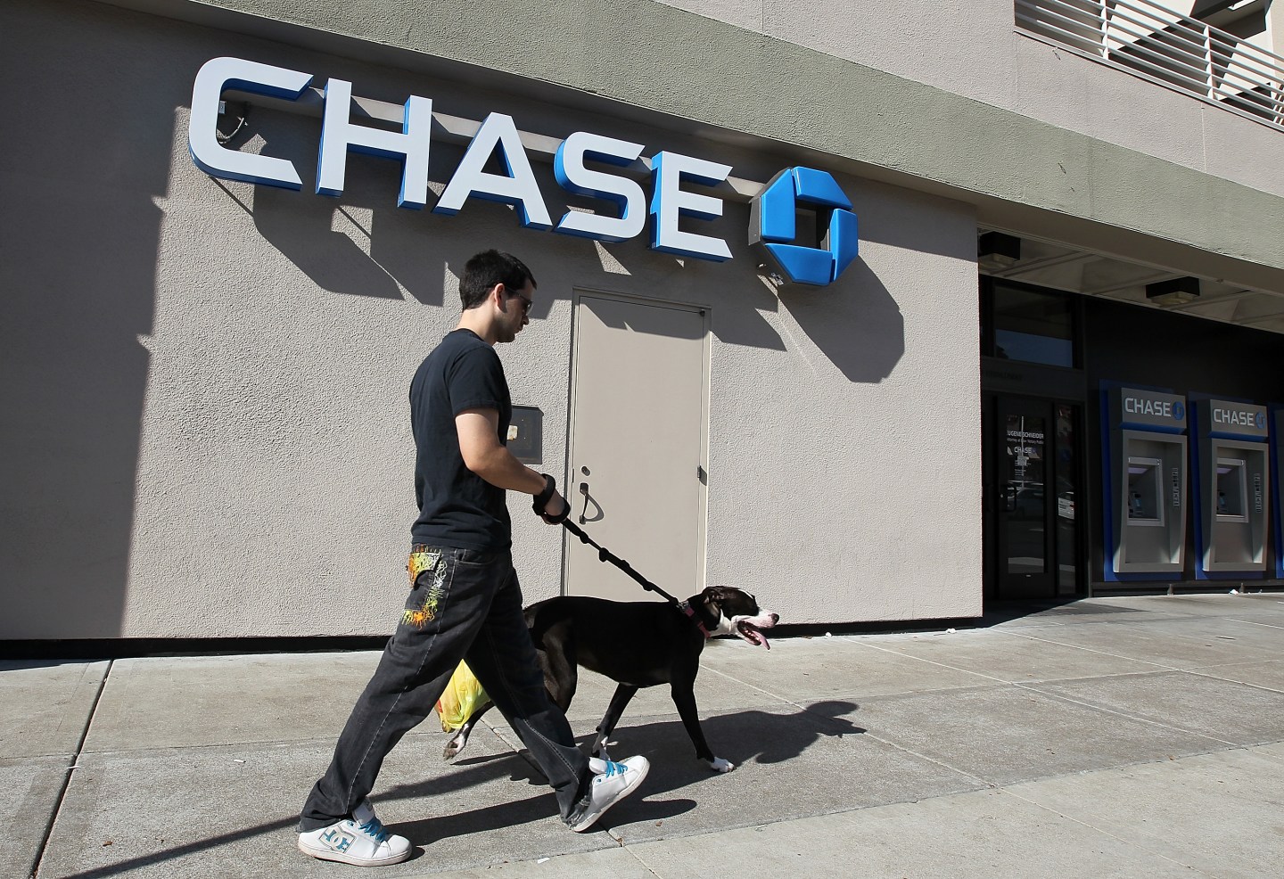 JP Morgan Chase Quarterly Profits Falls 4 Percent