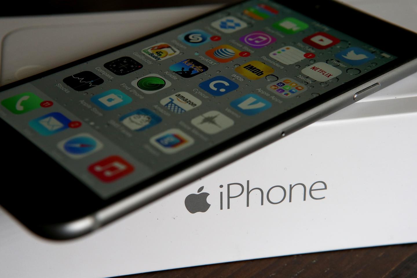 Apple To Announce Quarterly Earnings