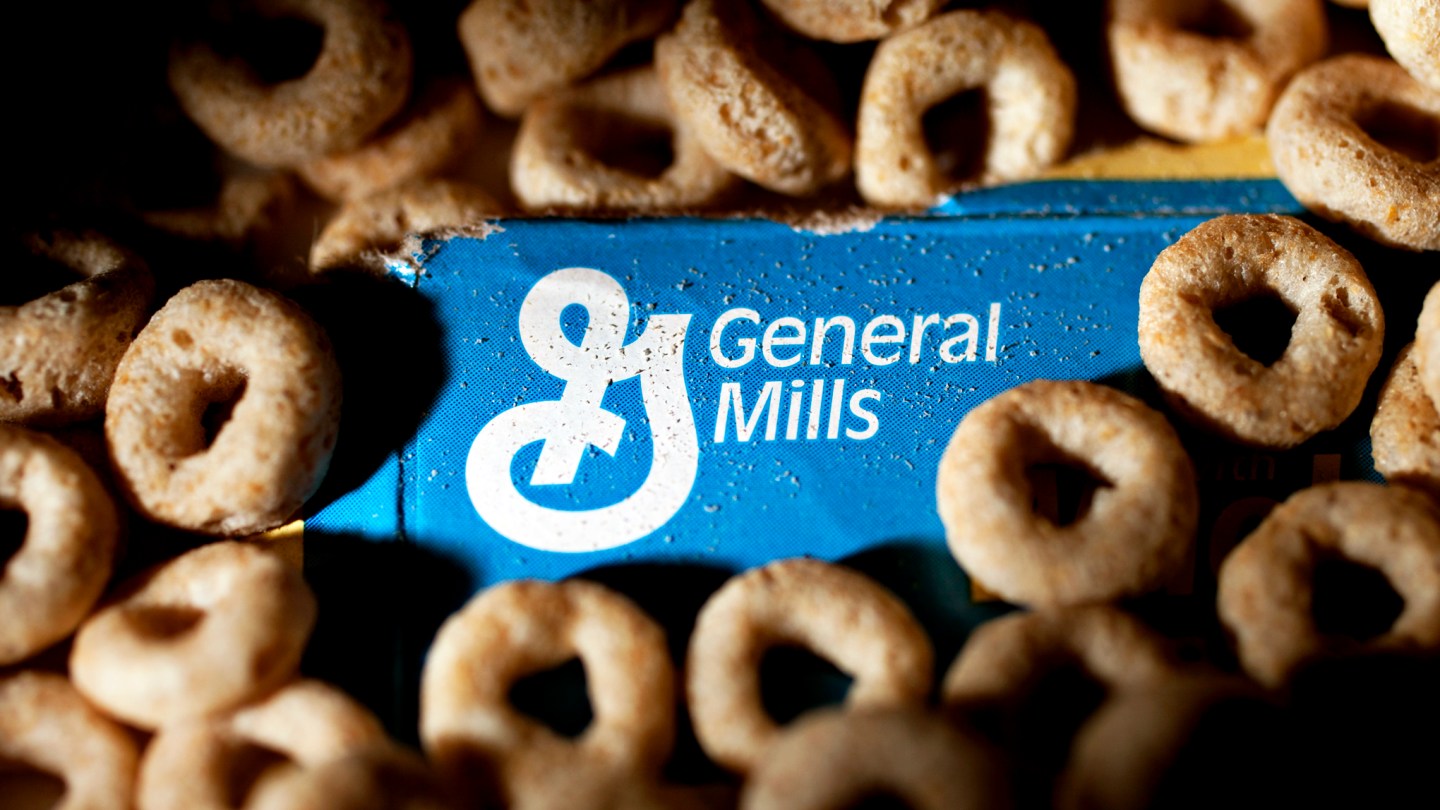 General Mills Cuts Profit Forecast Amid Weak Demand