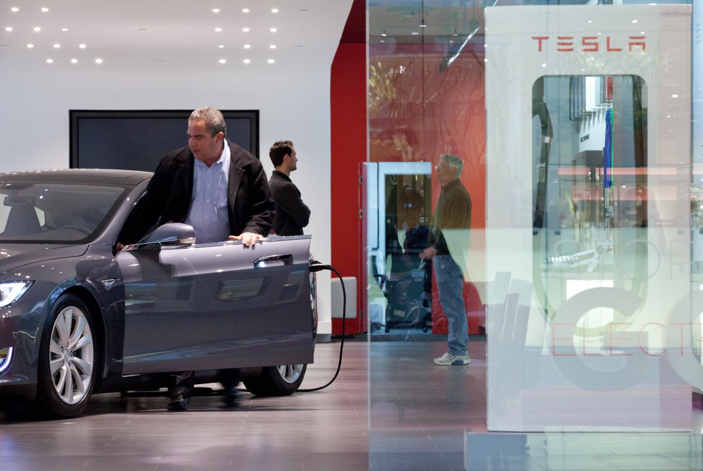 Christie Appointees Ban N.J. Direct Sales for Musk's Tesla Cars