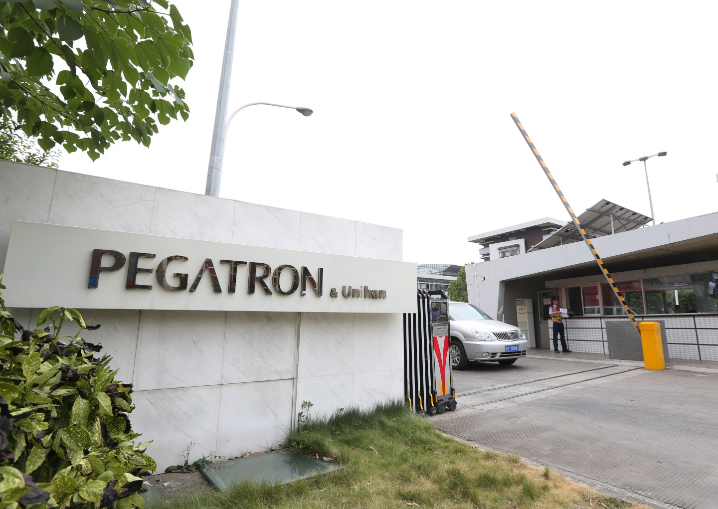 Apples Taiwan assembler Pegatron probing alleged labour abuses