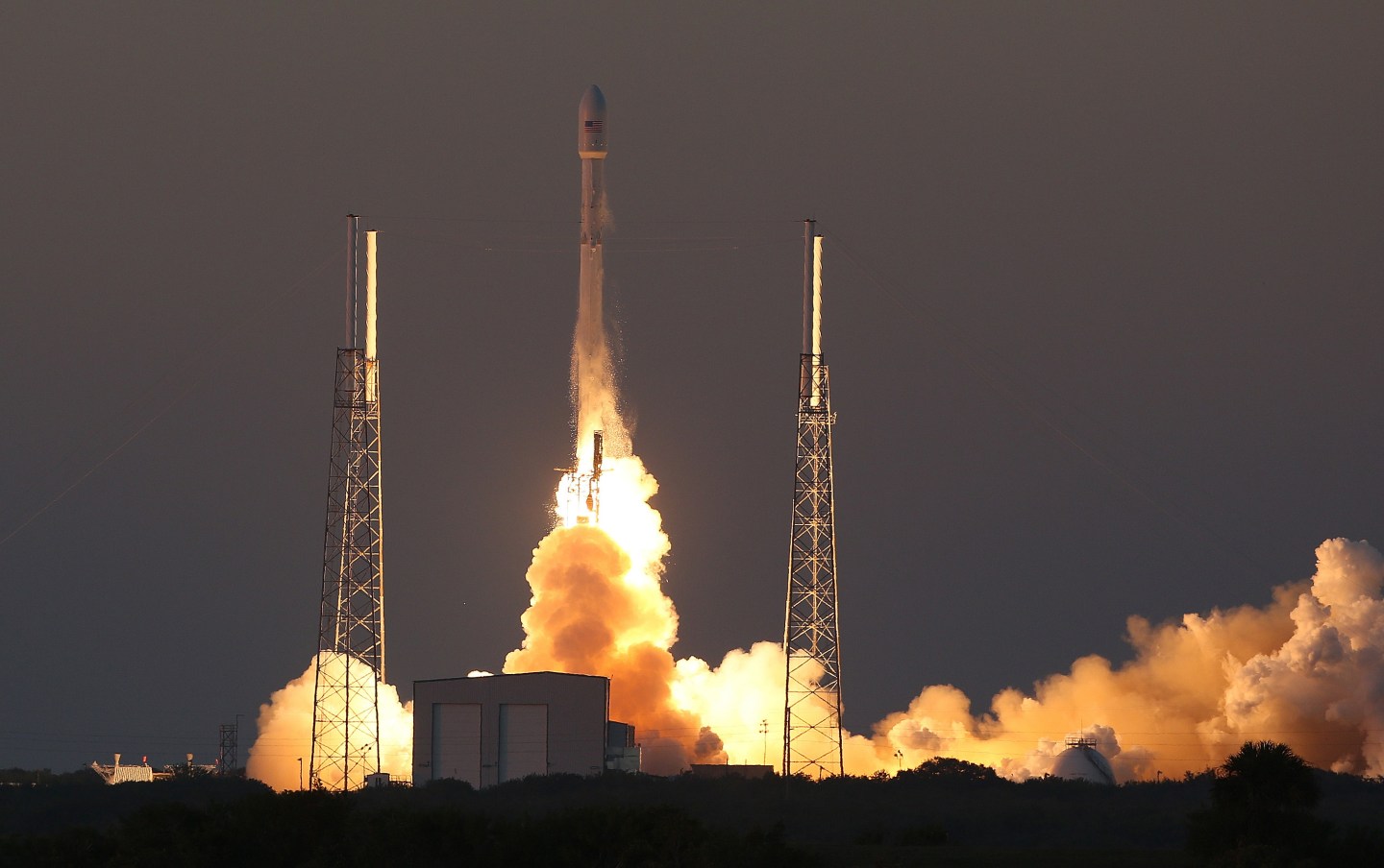 SpaceX Falcon9 blasts off