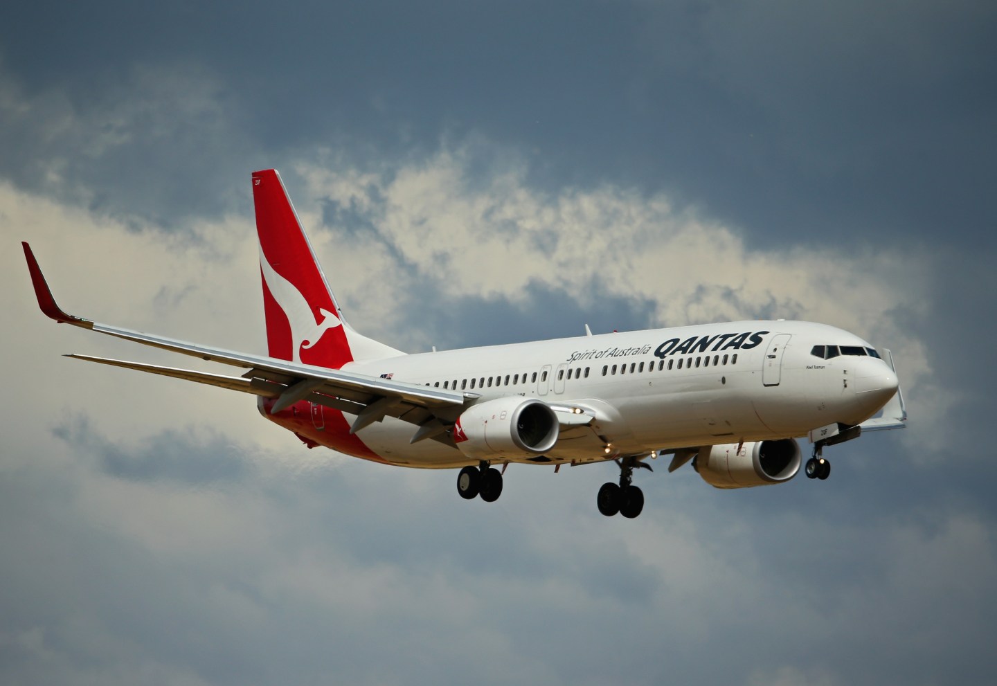Reports Suggest Qantas Will Cut Jobs And Sell Melbourne Terminal