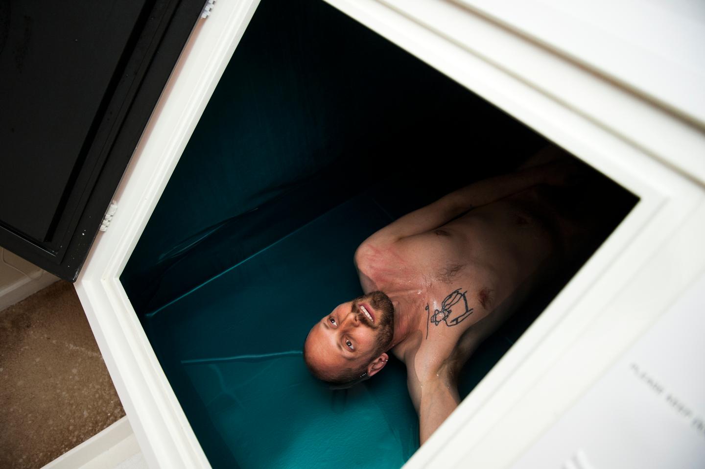 Floating in a sensory deprivation tank can have medicinal benefits - Reporter Justin Moyer takes the plunge at Stillness Floatation, a home-based business, and writes about it