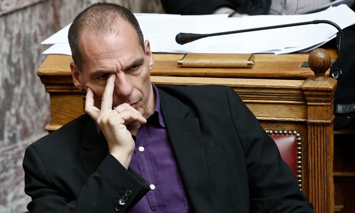 Satirist pricks German hysteria over Varoufakis’ one-fingered salute