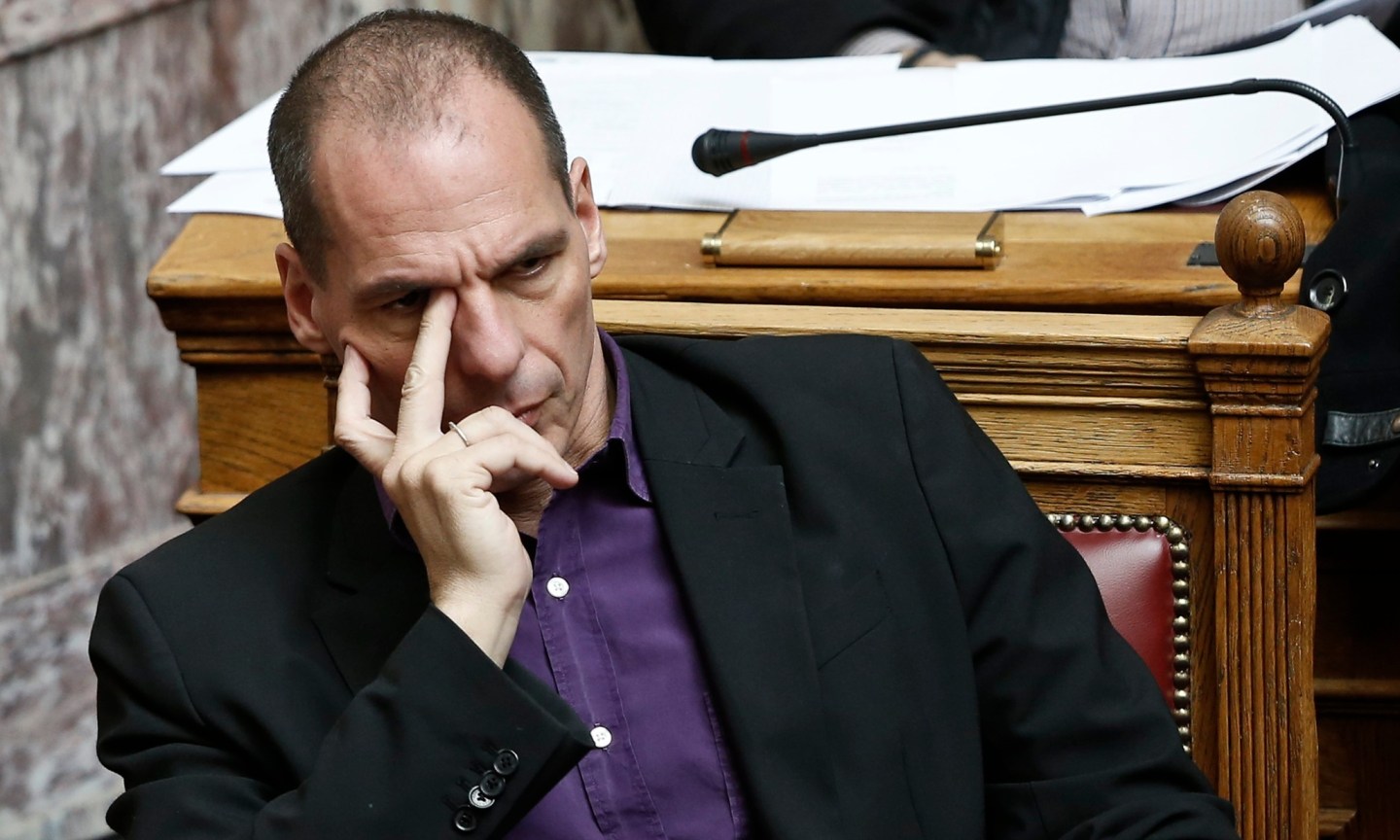 Satirist pricks German hysteria over Varoufakis’ one-fingered salute