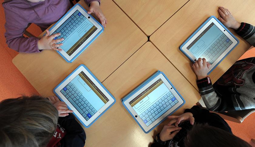 FRANCE-EDUCATION-SCHOOL-TECHNOLOGIES