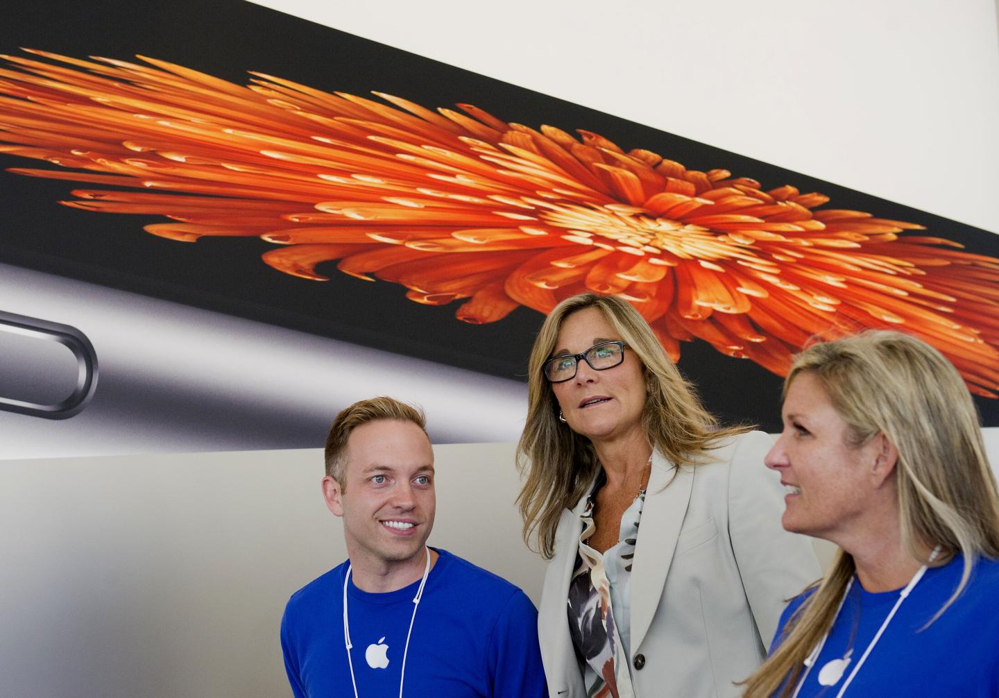 Apple's New Big-Screen iPhones Draw Long Lines As Sales Start
