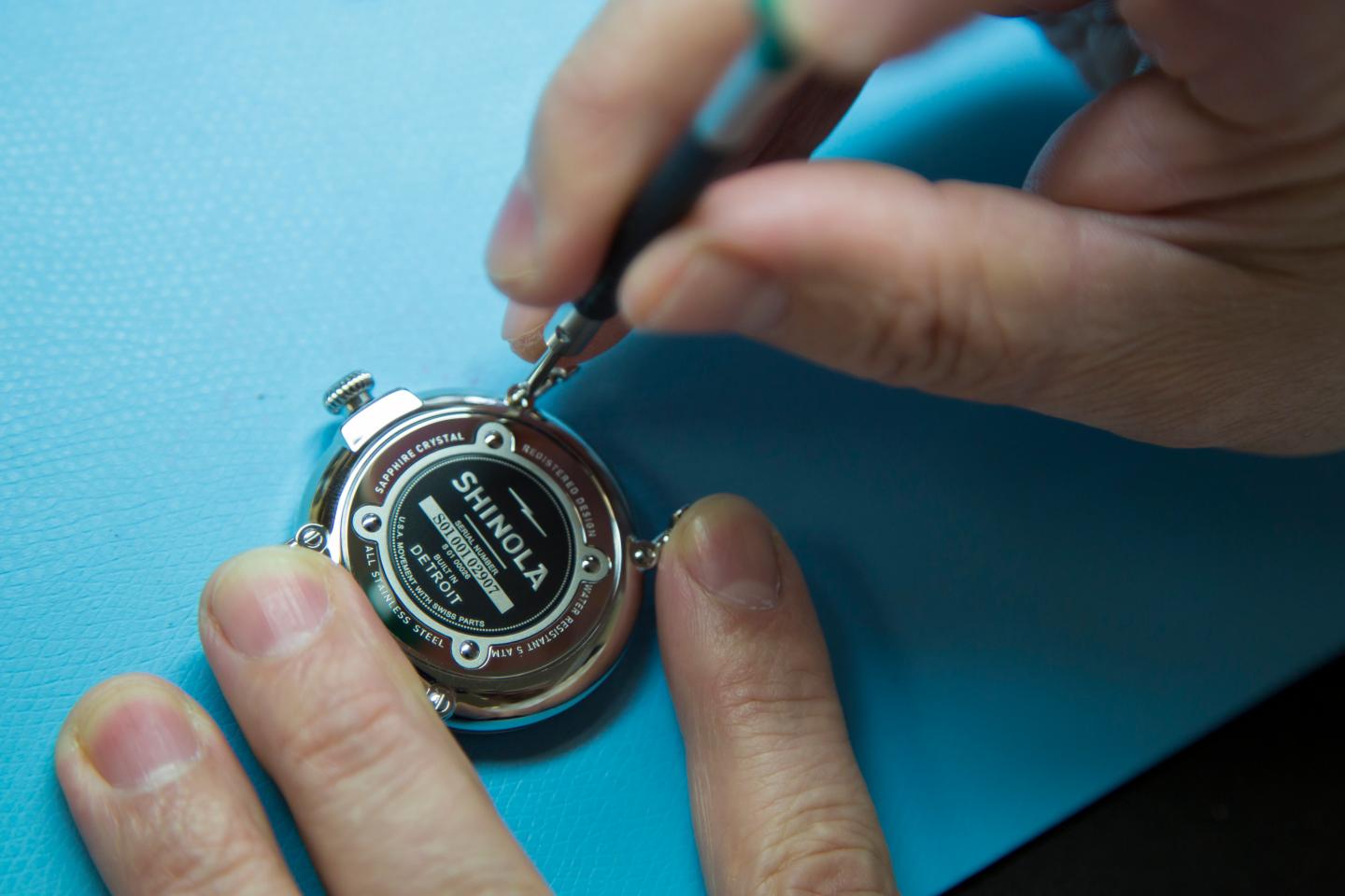 This new ad totally blasts the Apple Watch