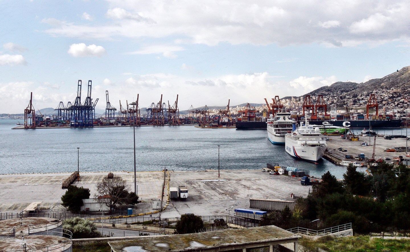 Syriza Government Hampers Expansion Of Chinese Run Port Of Pireaus