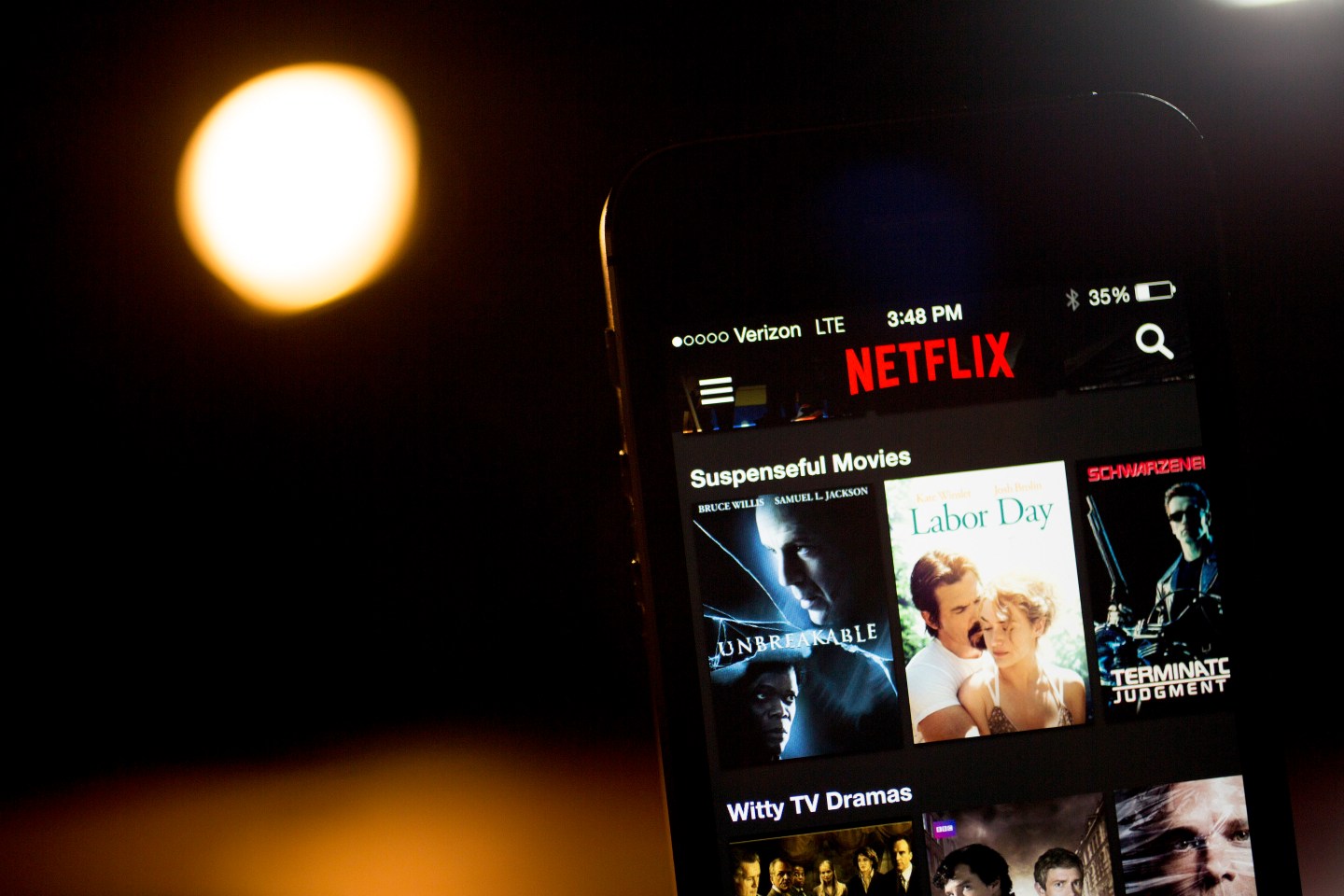 Caption:The Netflix Inc. application is displayed on an Apple Inc. iPhone 5s for a photograph in Washington, D.C., U.S., on Tuesday, April 14, 2015. Netflix Inc., the largest online subscription video service, is expected to release earnings figures on April 15. Photographer: Andrew Harrer/Bloomberg via Getty Images