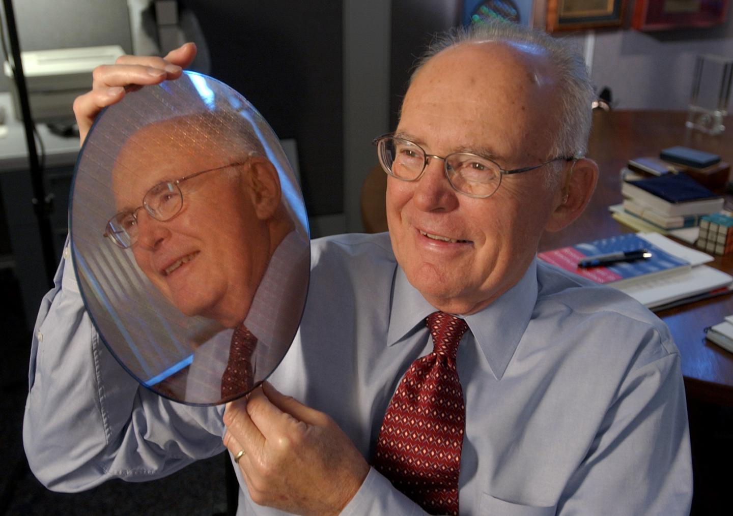 INTEL MOORE