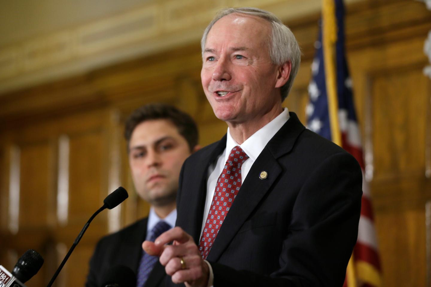 Asa Hutchinson, Jonathan Dismang