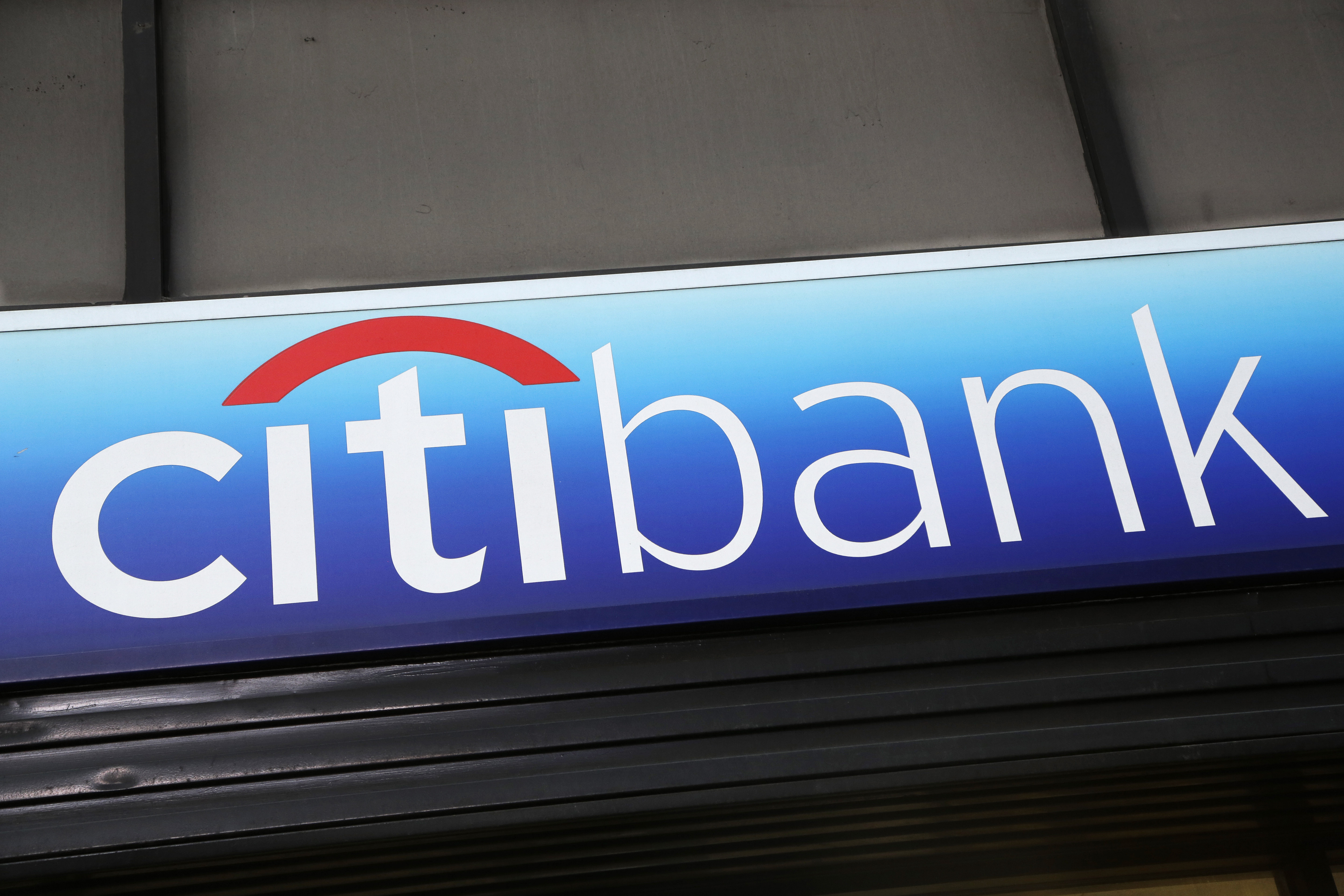 Earns Citigroup