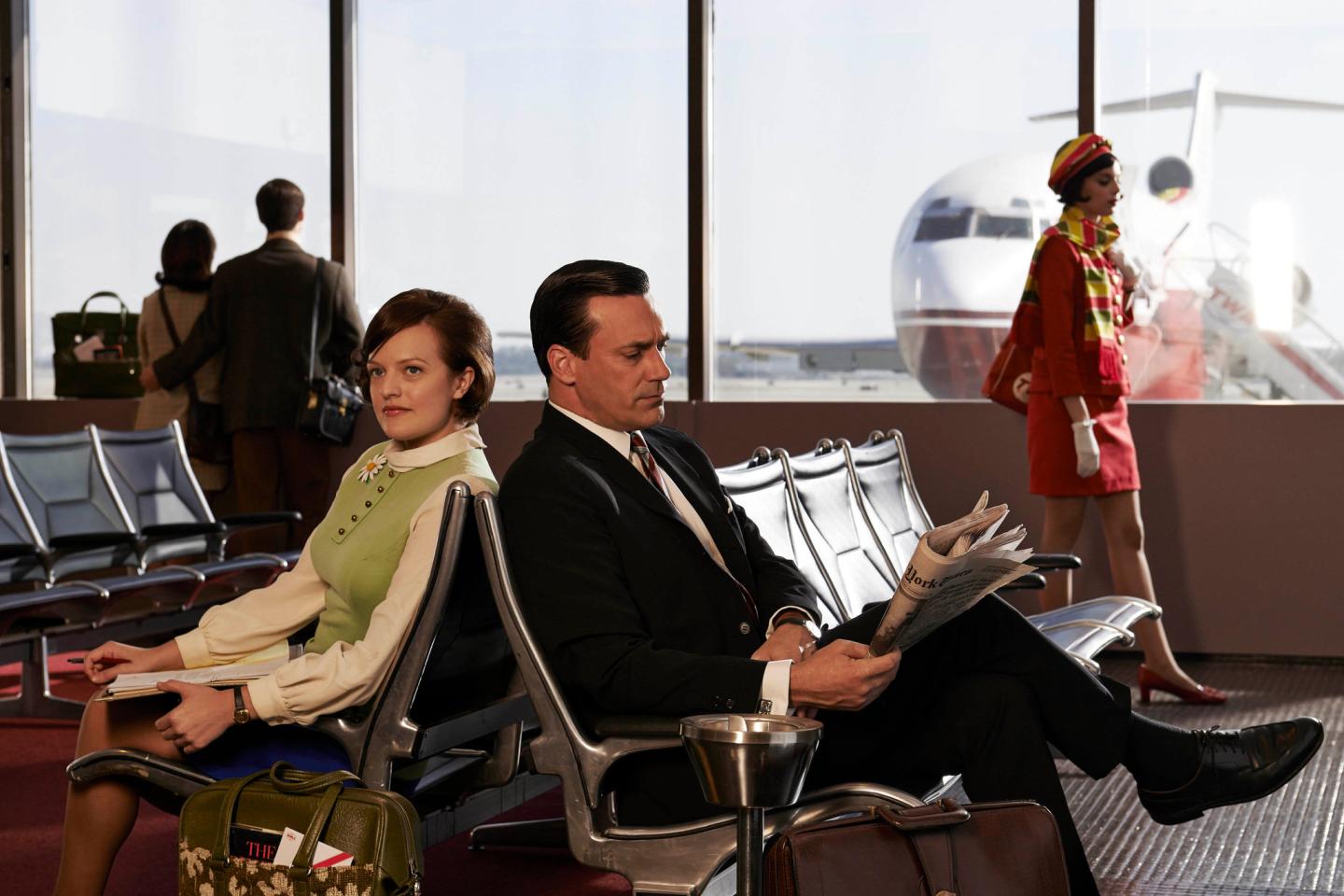 Peggy Olson (Elisabeth Moss) and Don Draper (Jon Hamm) - Mad Men _ Season 7, Gallery - Photo Credit: Frank Ockenfels 3/AMC