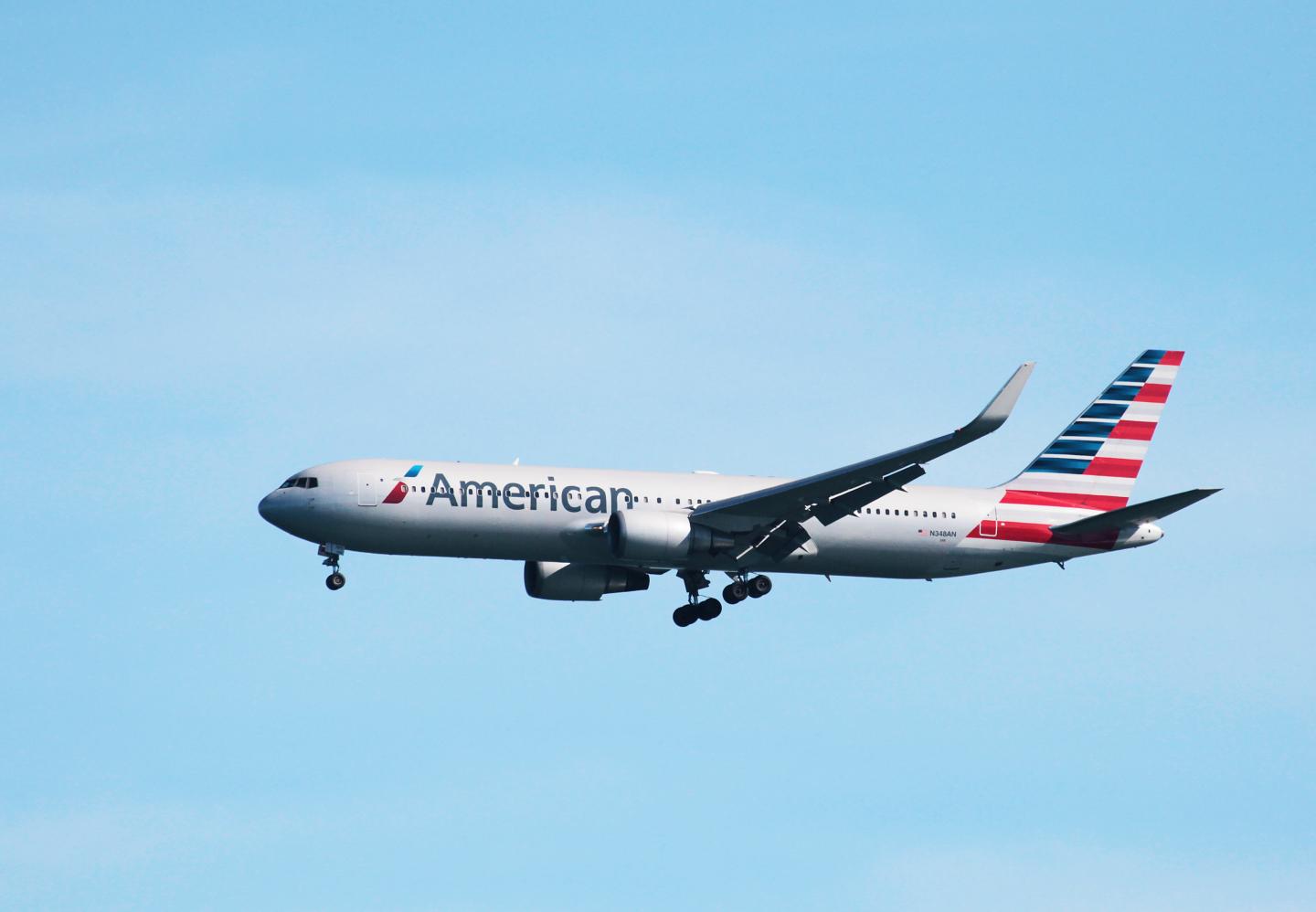 An American Airlines Boeing 767 lands at San Francisco International Airport, San Francisco