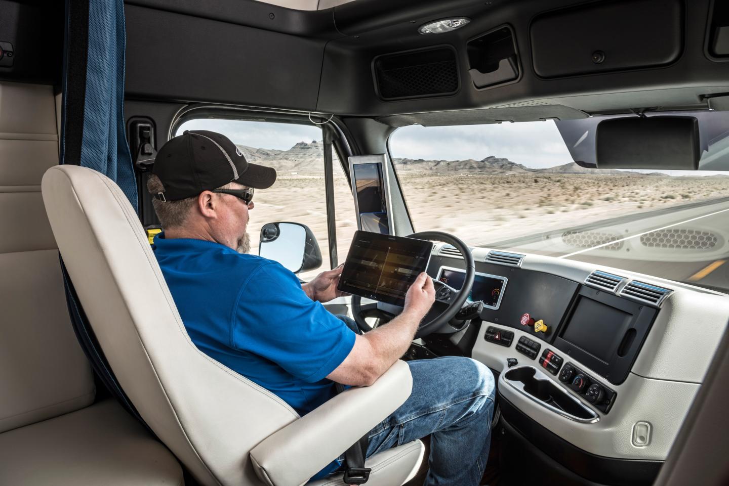 World Premiere Freightliner Inspiration Truck