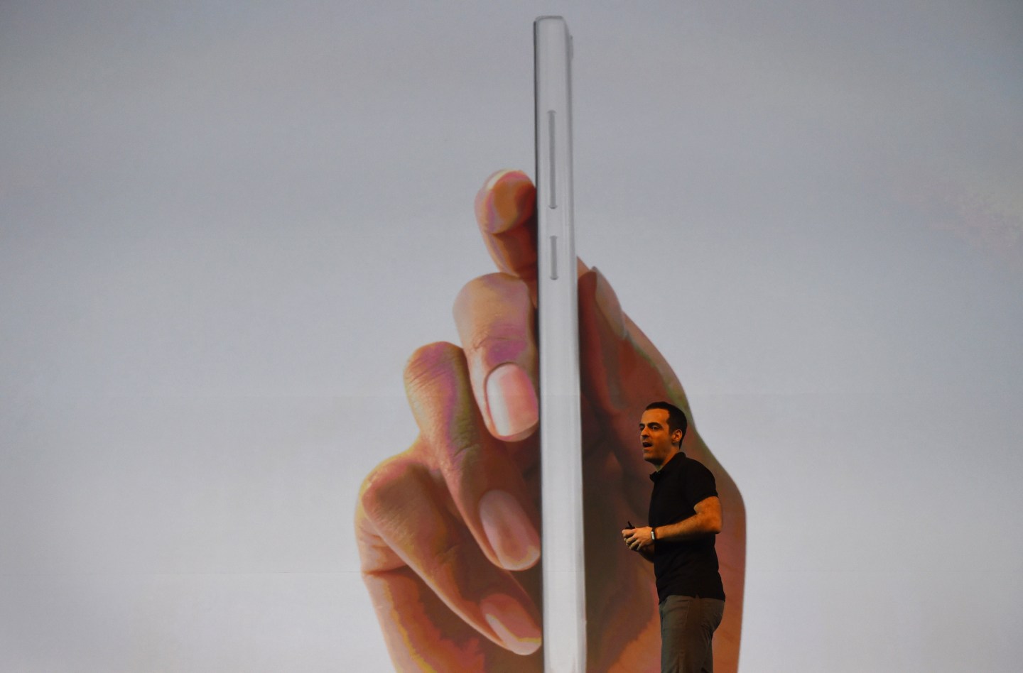 INDIA-ECONOMY-SMARTPHONE