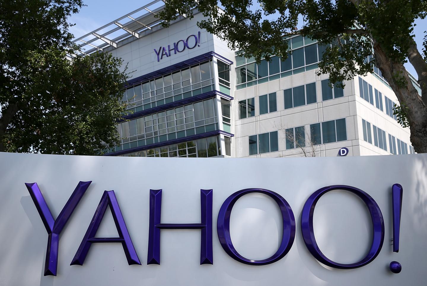 U.S. judge orders Yahoo to face class-action suit over spying