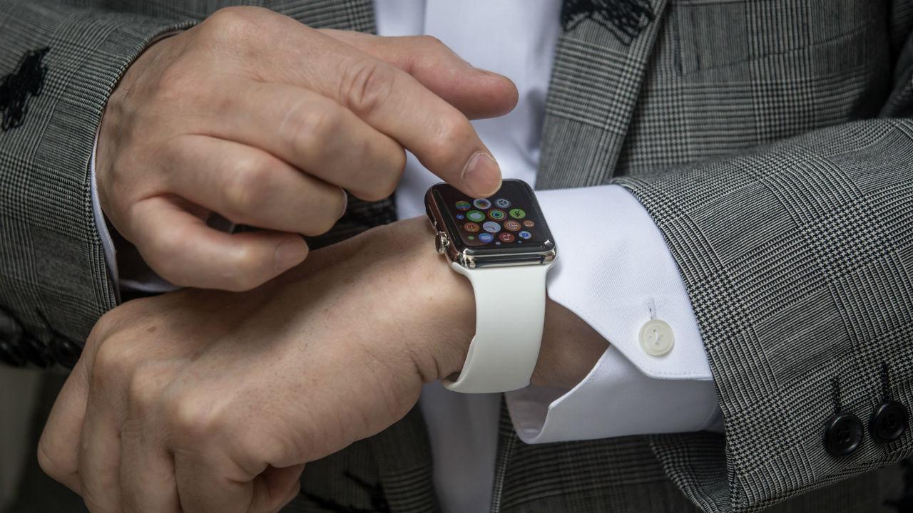 This Tinder Apple Watch app uses your heartbeat to find a match