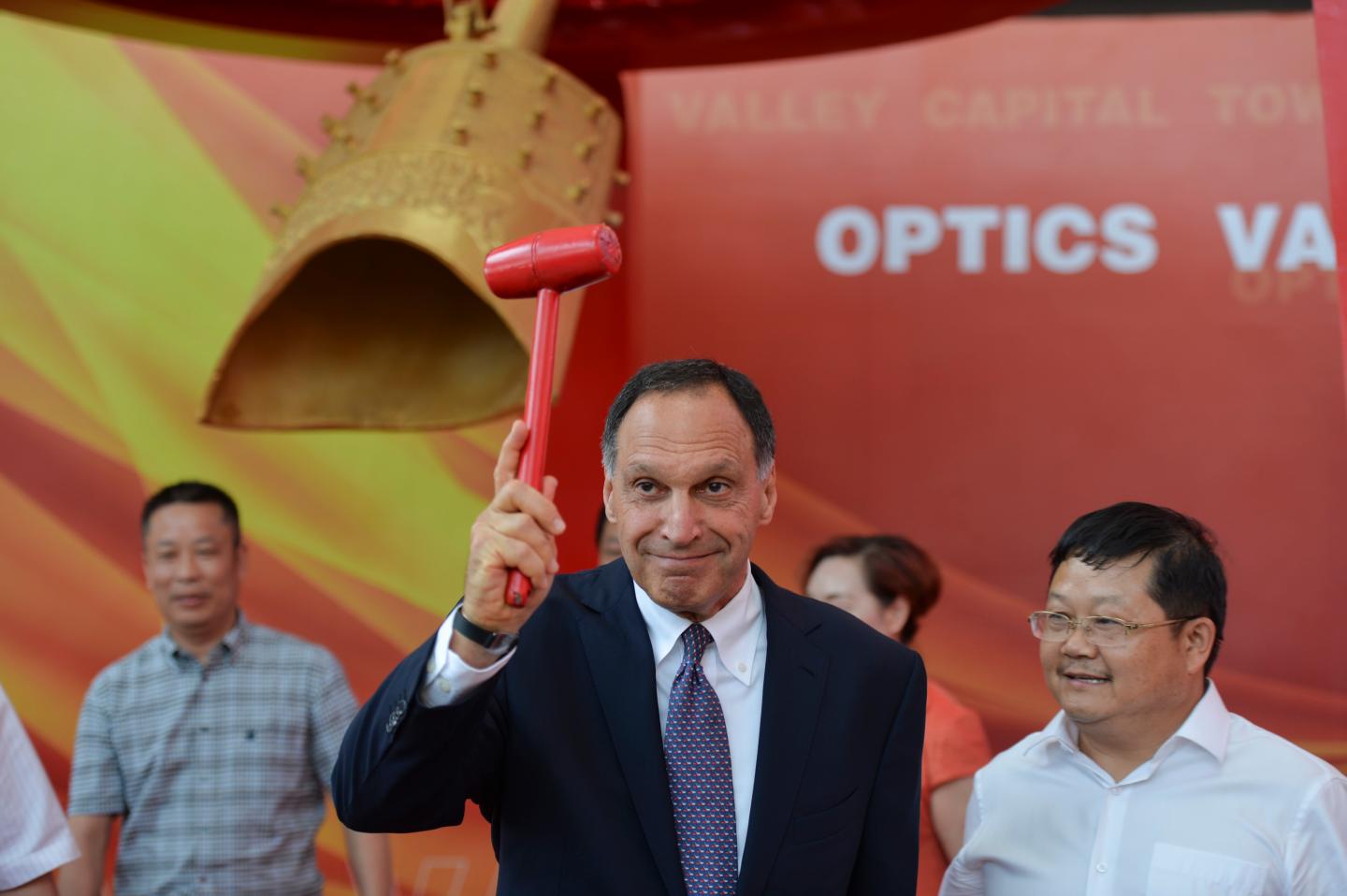 Richard Fuld Visits Wuhan