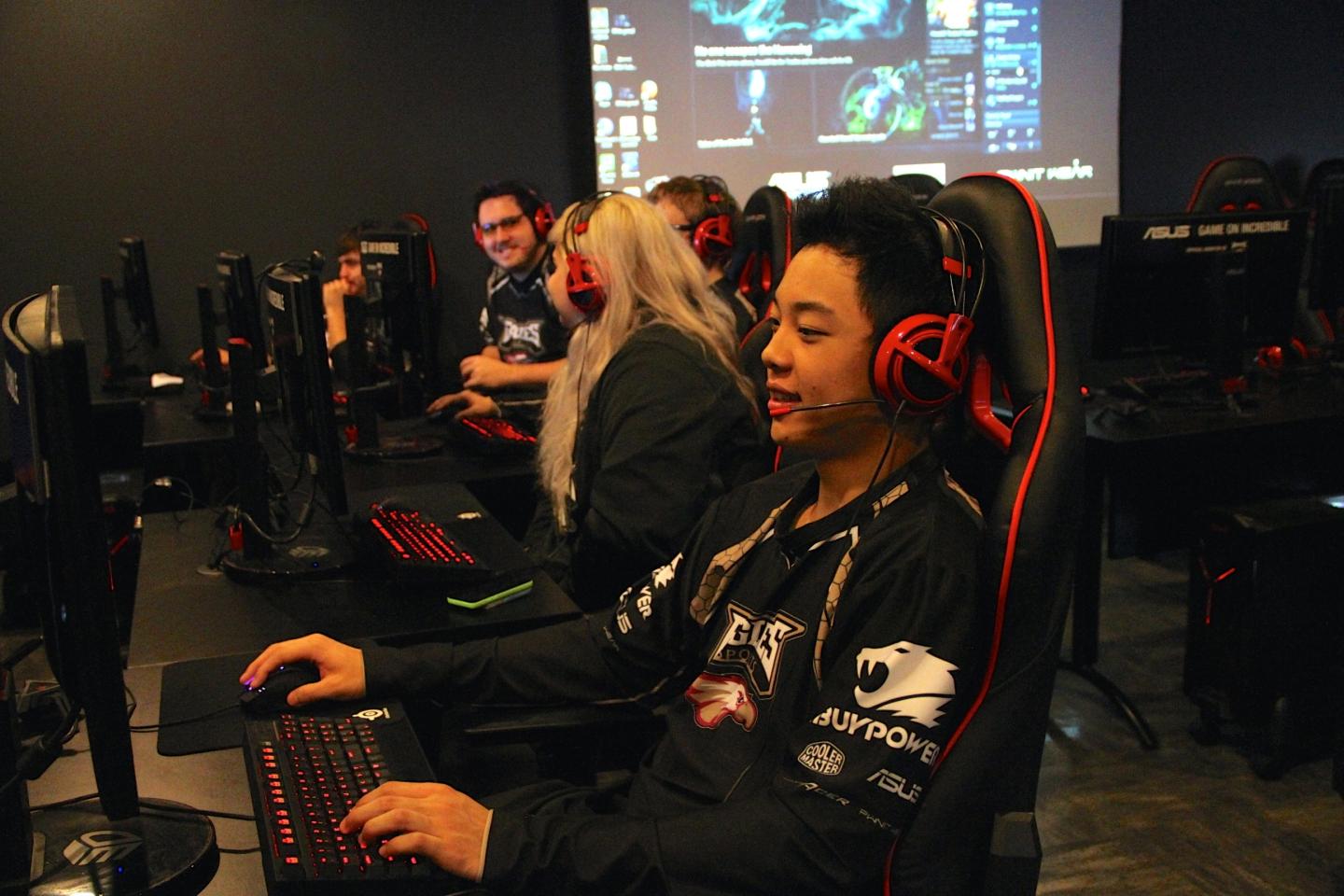 At these two colleges, students can get scholarships for playing video games