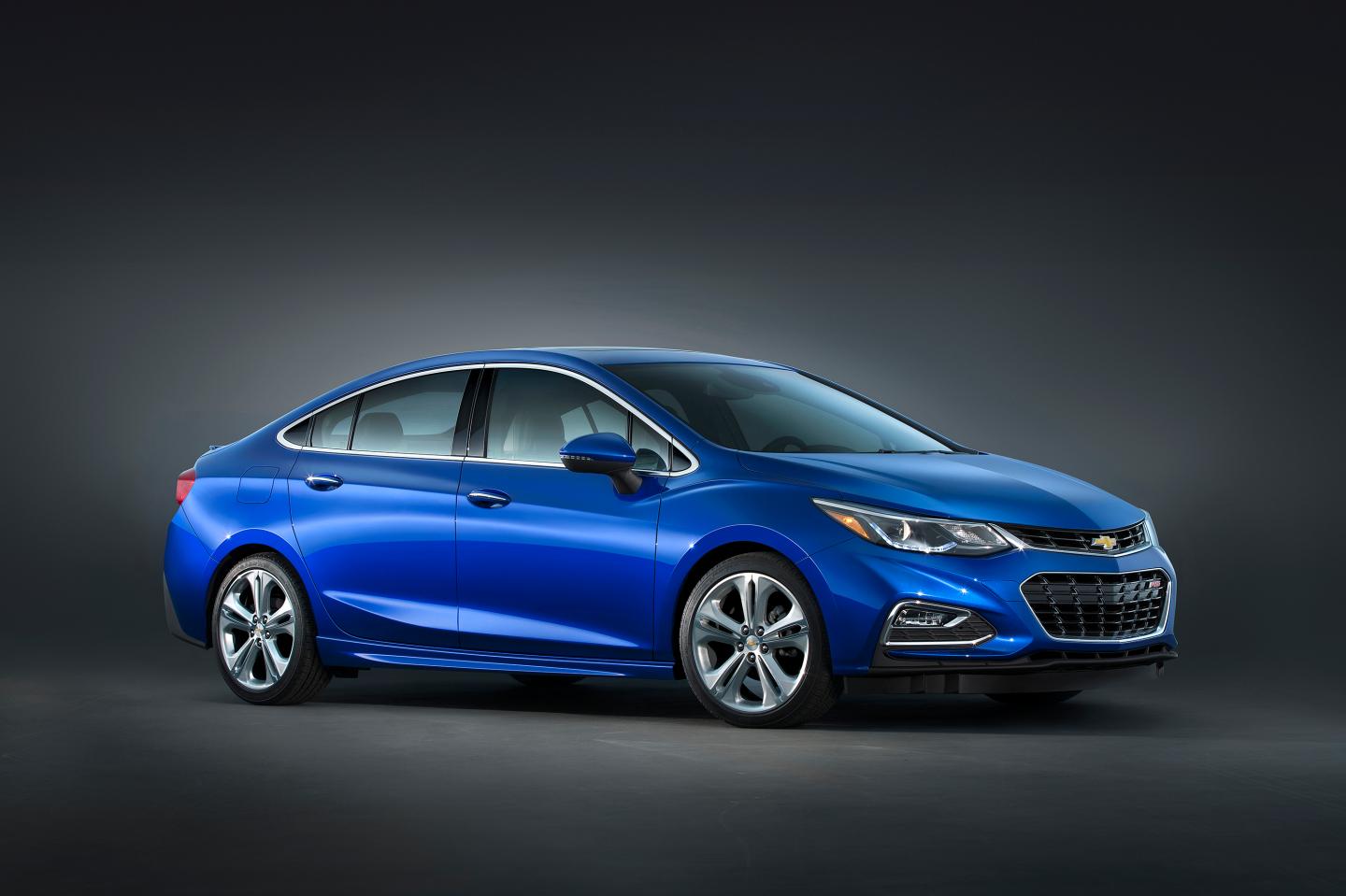 2016 Chevrolet Cruze front 7/8