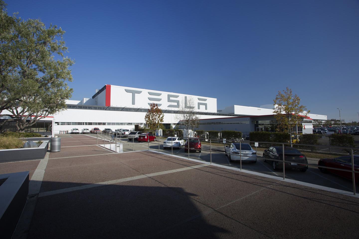Remember Solyndra? Tesla just leased the defunct solar panel maker’s old space