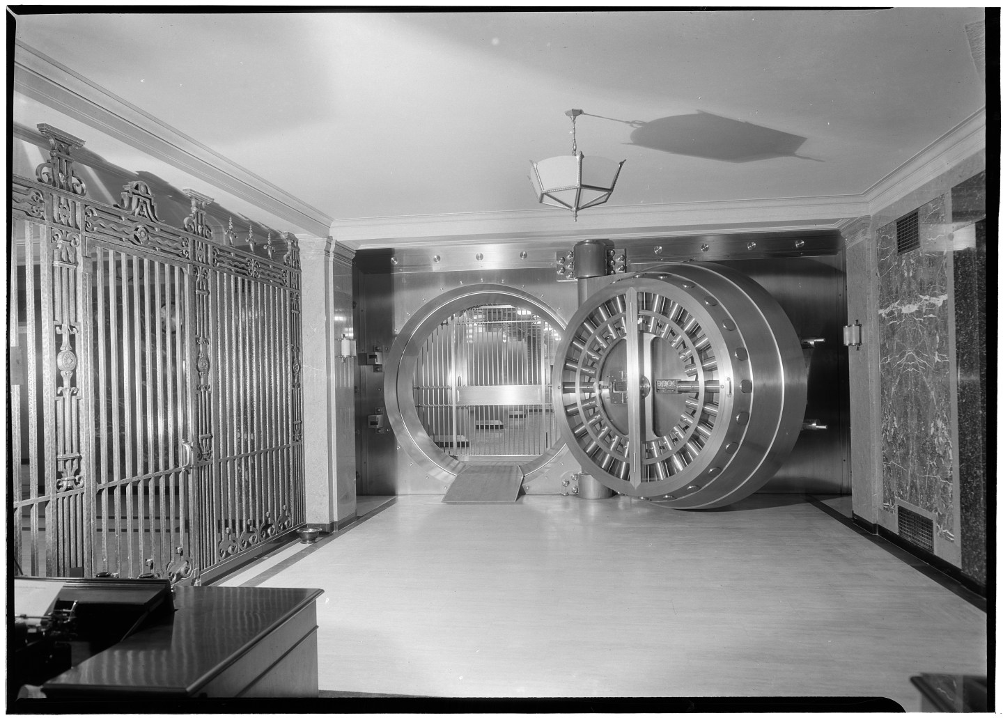 Bank of the Manhattan Co., 40 Wall Street, N.Y.C. Safe deposit vaults.