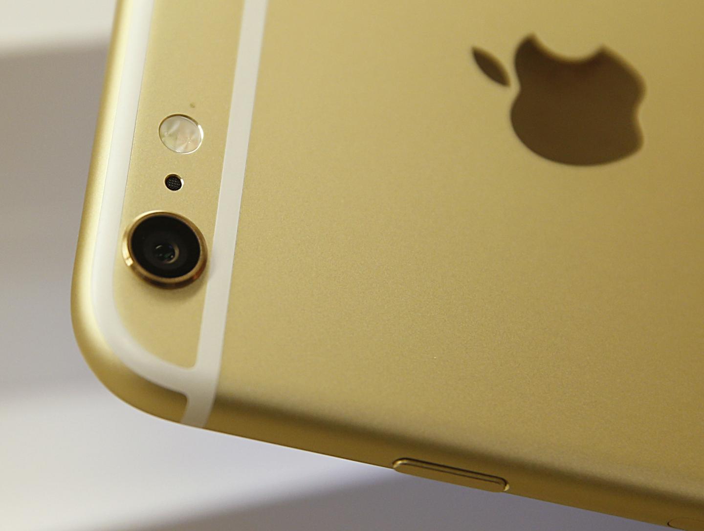 Verizon Store Stocks Shelves With New Apple iPhone 6