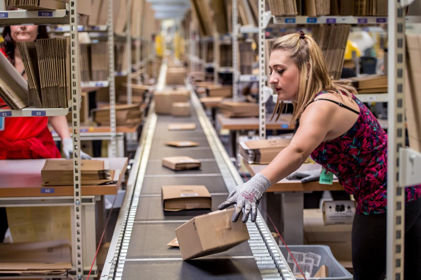 FRANCE-DISTRIBUTION-AMAZON