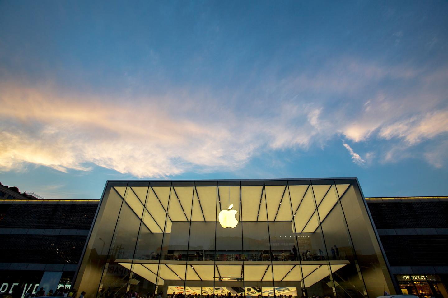 Apple store beside the West lake in Hangzhou , is the