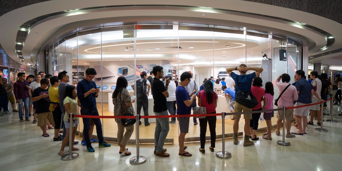 Singaporeans queue up for the Apple Watch | Fortune