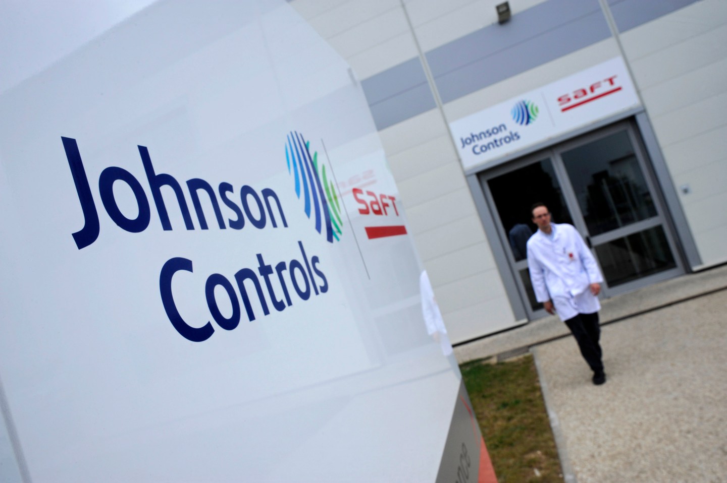 Inside Saft-Nersac Electric Car Battery Manufacturing Plant