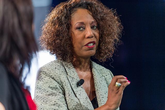 Apple advances on diversity, slowly