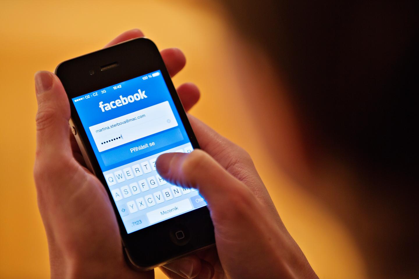 Facebook Will Test Video Downloads For Offline Watching In India