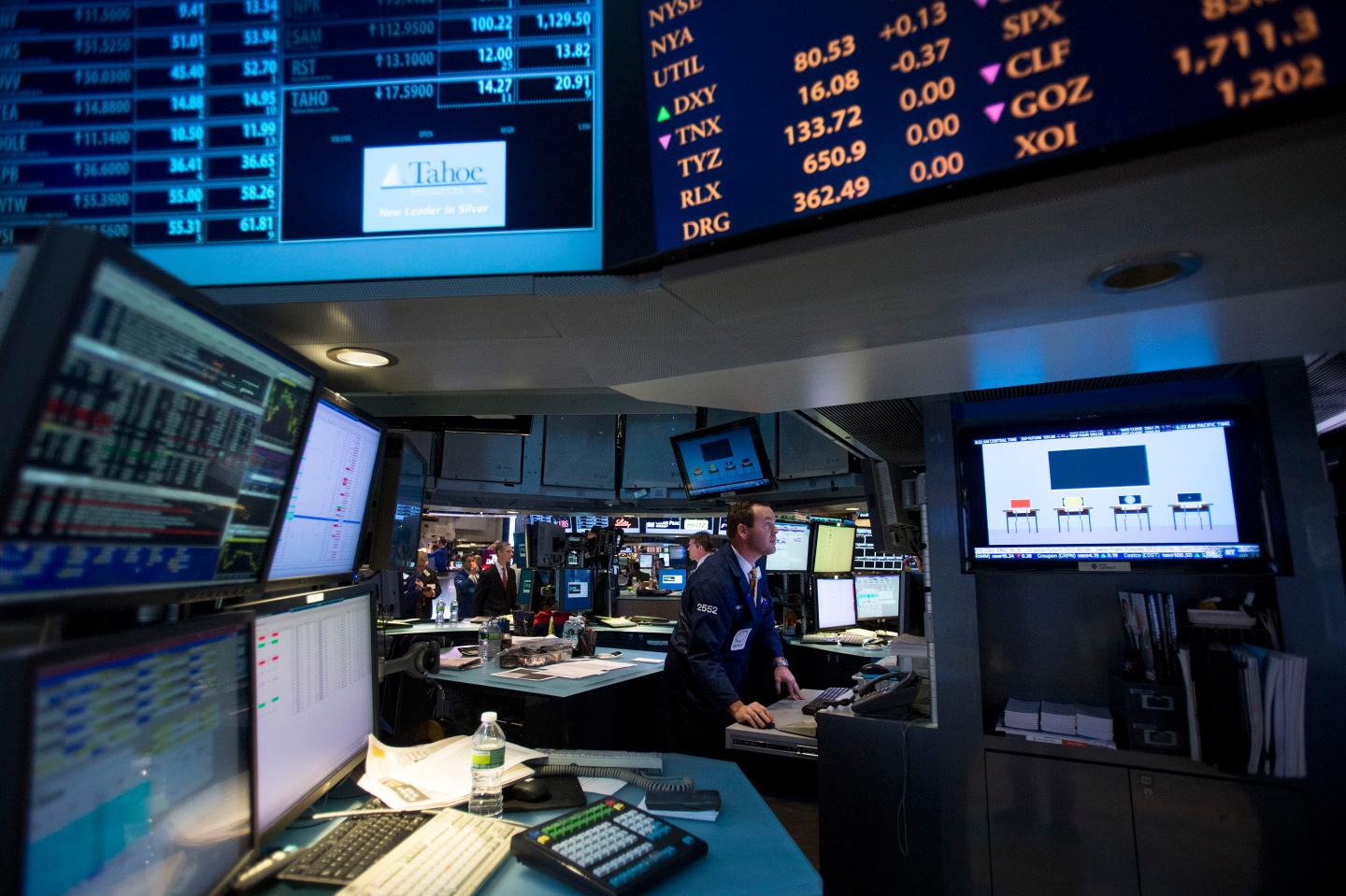 Inside The NYSE As Global Stocks Drop With Commodities on Fiscal Cliff Concern