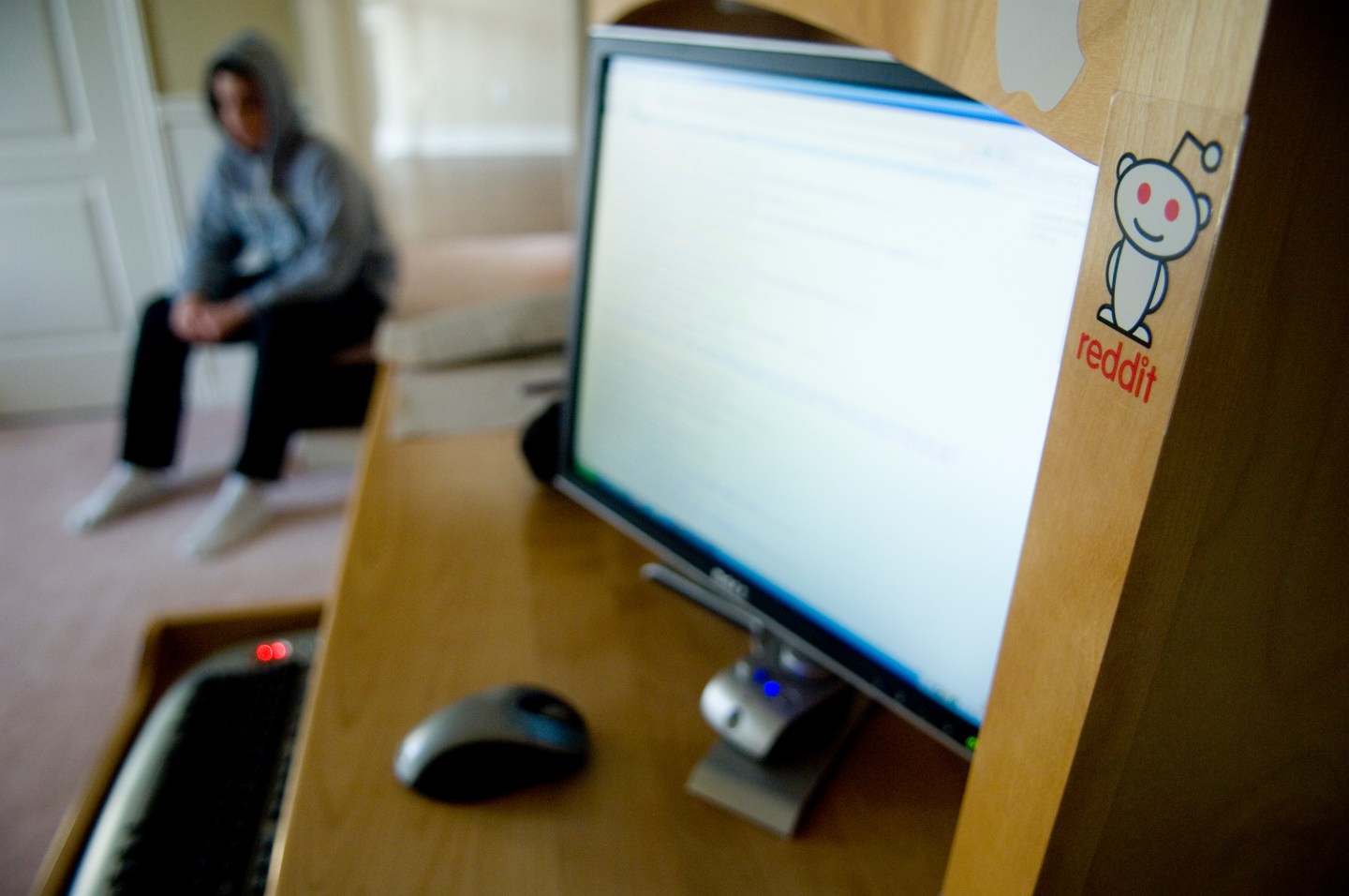 Reddit- 03/09/2007 -Adam Fuhrer (background out of focus) is a contributor to the website, www.reddi