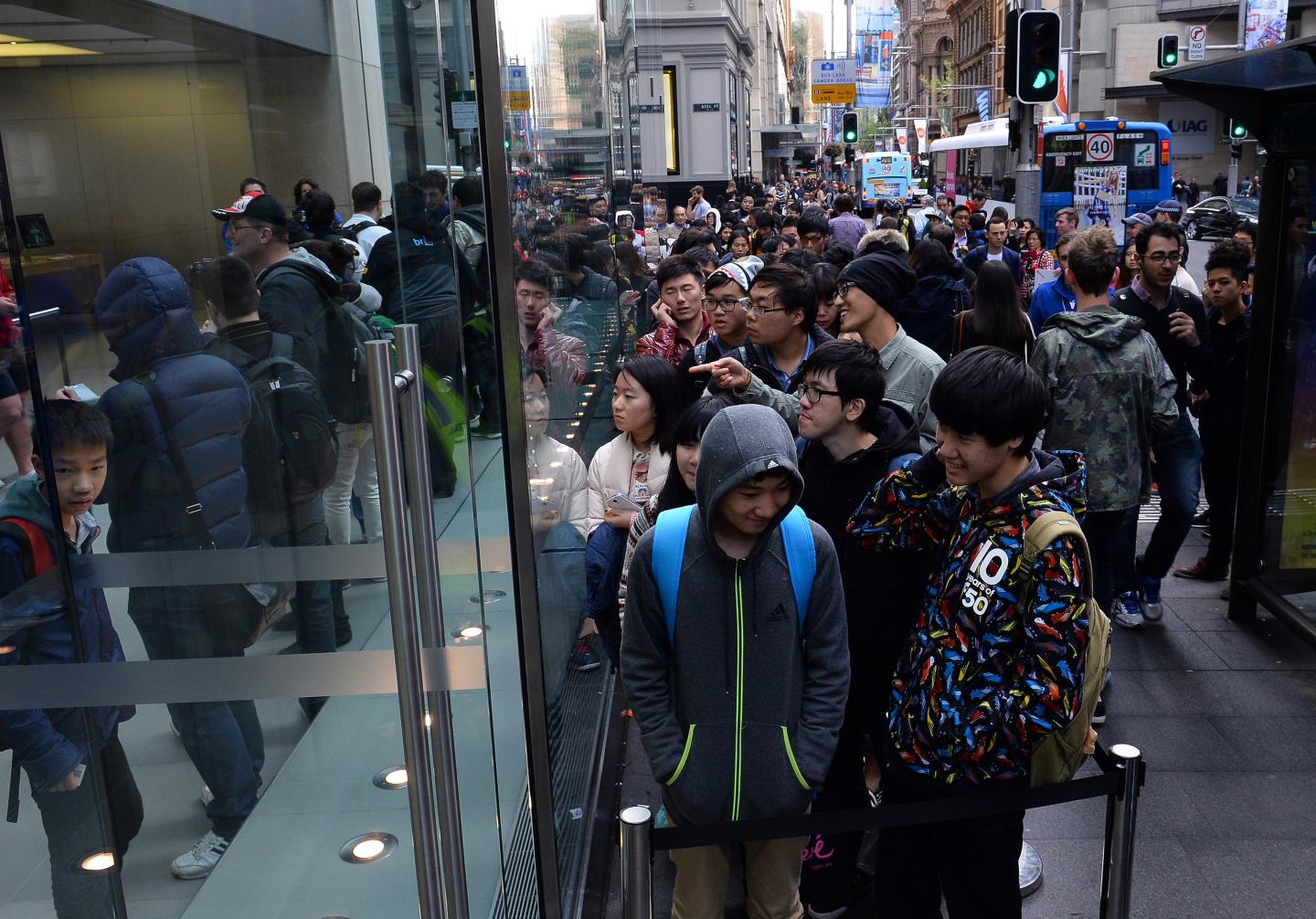 AUSTRALIA-US-APPLE-TECHNOLOGY-SMARTPHONES-RETAIL